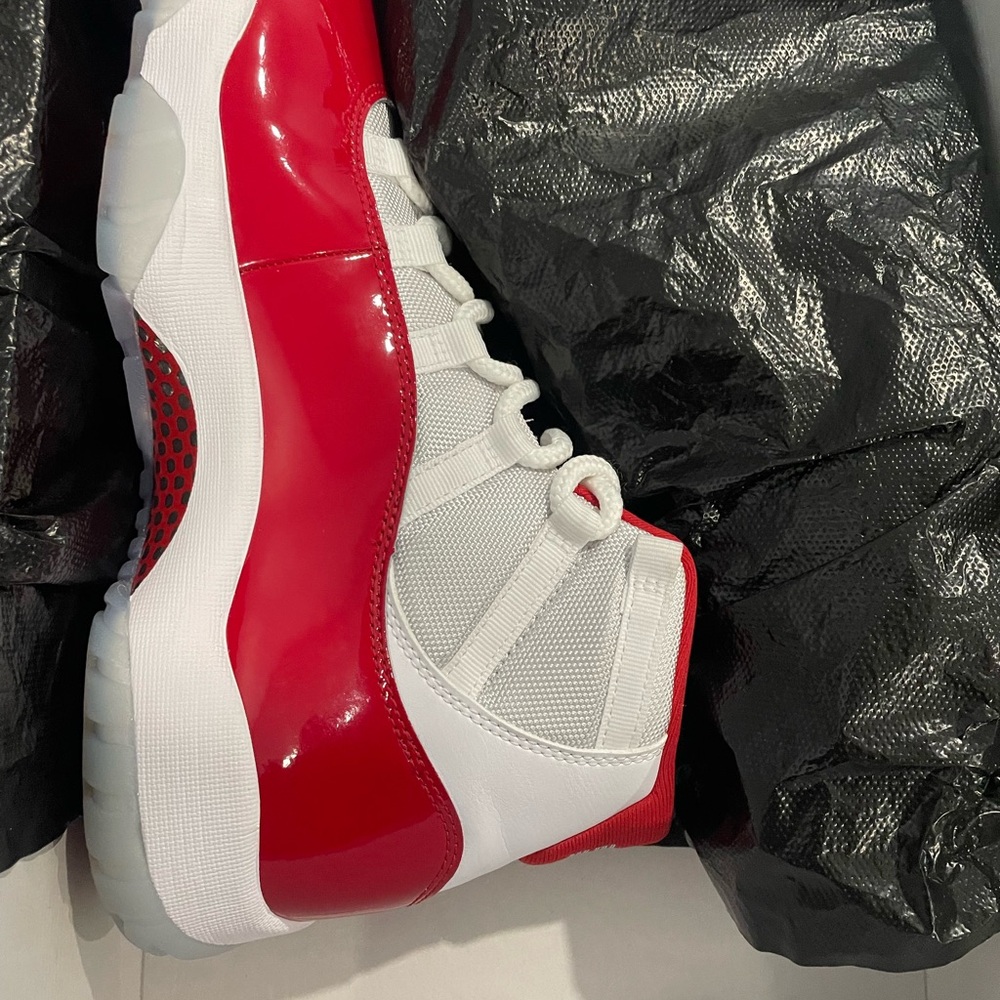 Retro Jordan 11 cherry - Picture 5 of 6